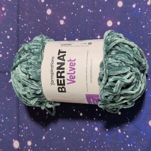 1 Brand New Skein Yarnspirations Bernat Velvet Yarn FROSTED PINE 💚 SMOKE FREE